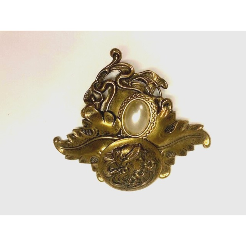 Handcrafted 1995 Ramona Crutcher Victorian Woman Cameo Brass Brooch Faux Pearl
